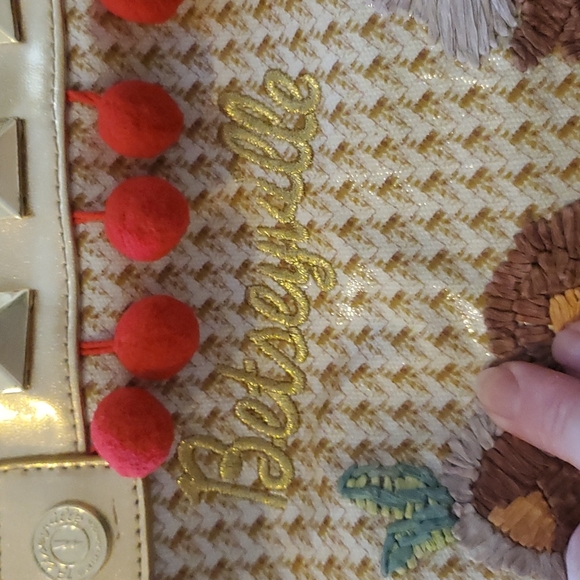 Beltsville Purse with pompoms - Picture 2 of 6